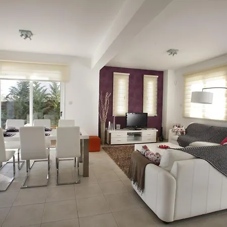 Villa The Ultimate Guide To Renting Your Luxury 3 Bedroom Villa, Protaras 1448 *